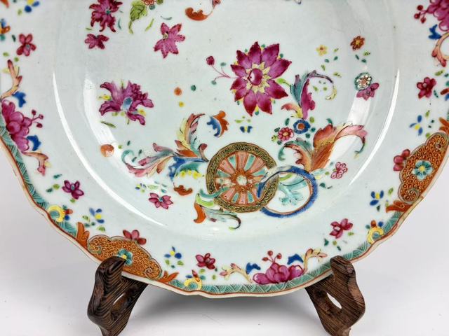 古玩陶瓷清乾隆·粉彩皮球花花卉紋花口盤拍賣，當前價格0元