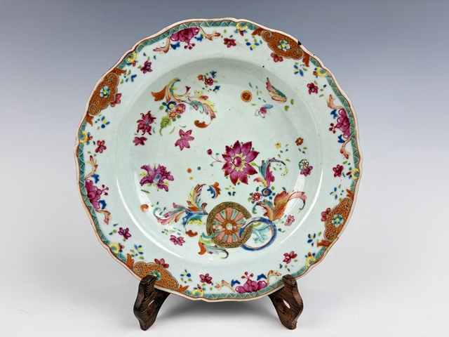 古玩陶瓷清乾隆·粉彩皮球花花卉紋花口盤拍賣，當前價格0元