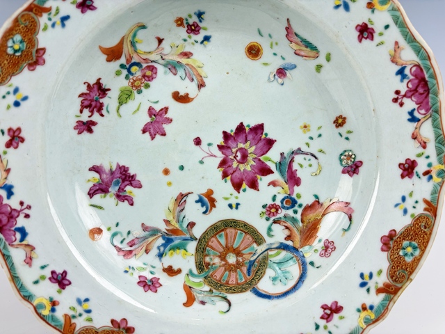 古玩陶瓷清乾隆·粉彩皮球花花卉紋花口盤拍賣，當前價格0元