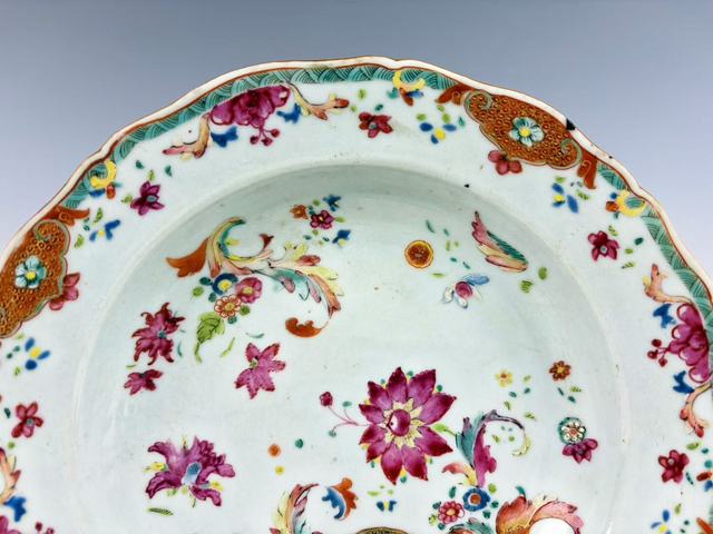 古玩陶瓷清乾隆·粉彩皮球花花卉紋花口盤拍賣，當前價格0元