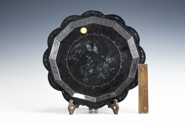 古玩雜項清晚·黑漆嵌螺鈿花鳥紋花口盤真品鑒賞圖