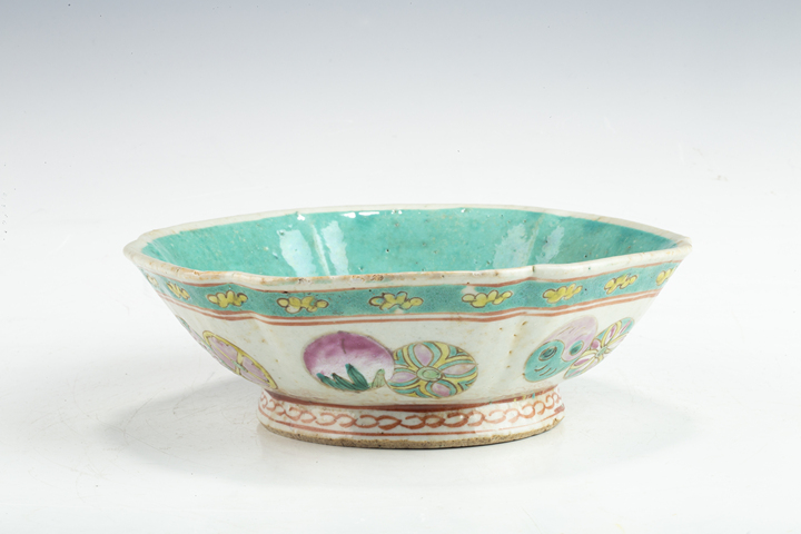 古玩陶瓷清晚·內松石綠釉外粉彩皮球花紋六角碗真品鑒賞圖