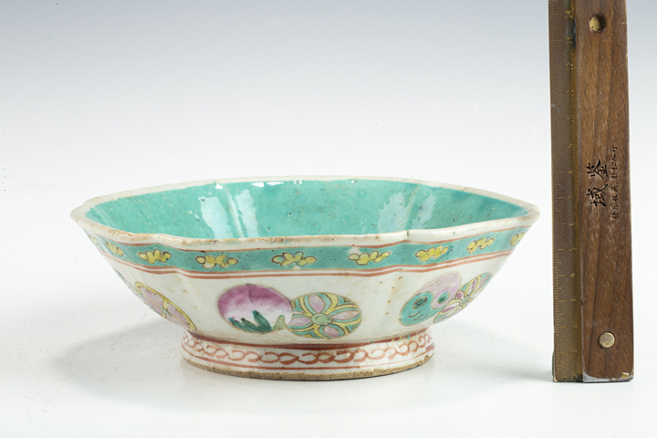 古玩陶瓷清晚·內松石綠釉外粉彩皮球花紋六角碗真品鑒賞圖