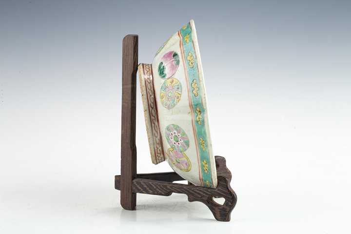 古玩陶瓷清晚·內松石綠釉外粉彩皮球花紋六角碗真品鑒賞圖