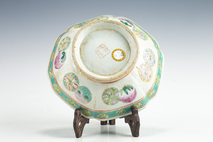 古玩陶瓷清晚·內松石綠釉外粉彩皮球花紋六角碗真品鑒賞圖