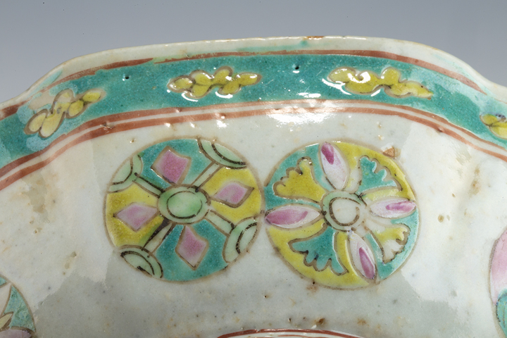 古玩陶瓷清晚·內松石綠釉外粉彩皮球花紋六角碗真品鑒賞圖