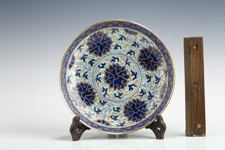 古玩陶瓷光緒·青花加彩纏枝蓮紋盤 真品鑒賞圖