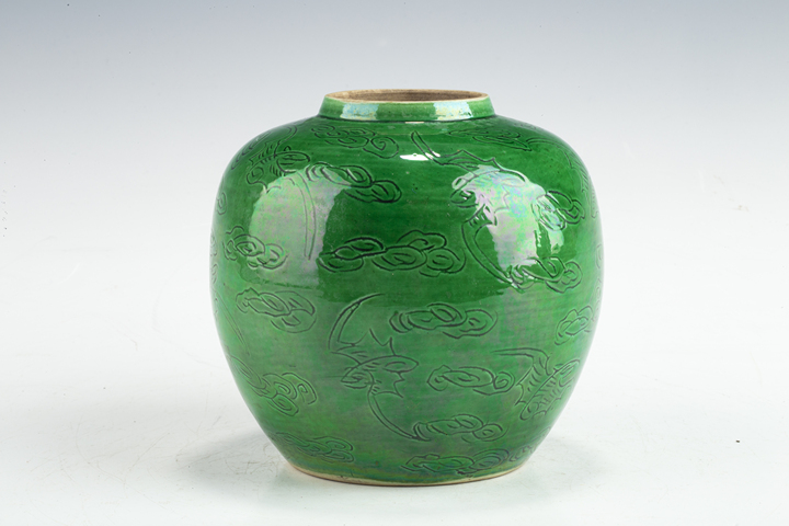 古玩陶瓷民國·綠釉暗刻云蝠紋罐真品鑒賞圖