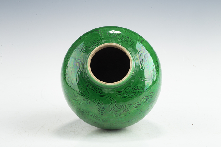 古玩陶瓷民國·綠釉暗刻云蝠紋罐真品鑒賞圖