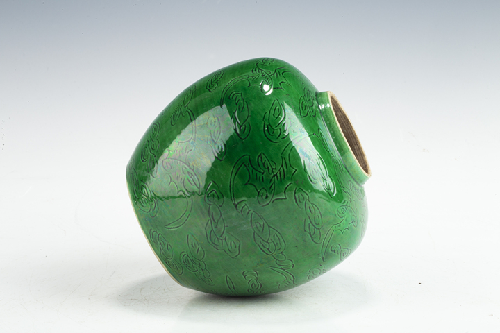 古玩陶瓷民國·綠釉暗刻云蝠紋罐真品鑒賞圖