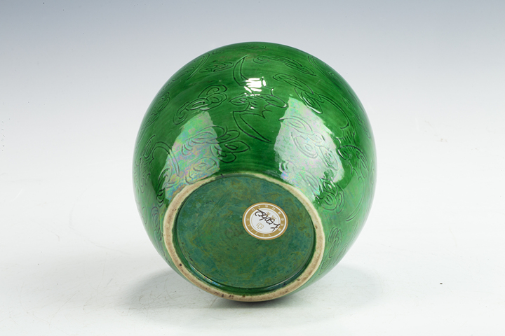 古玩陶瓷民國·綠釉暗刻云蝠紋罐真品鑒賞圖