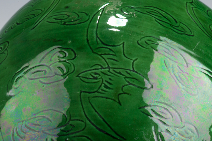 古玩陶瓷民國·綠釉暗刻云蝠紋罐真品鑒賞圖