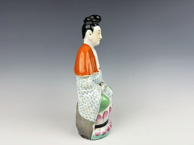 古玩陶瓷民國·粉彩觀音坐蓮造像真品鑒賞圖