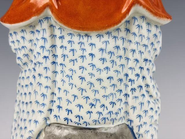 古玩陶瓷民國·粉彩觀音坐蓮造像真品鑒賞圖