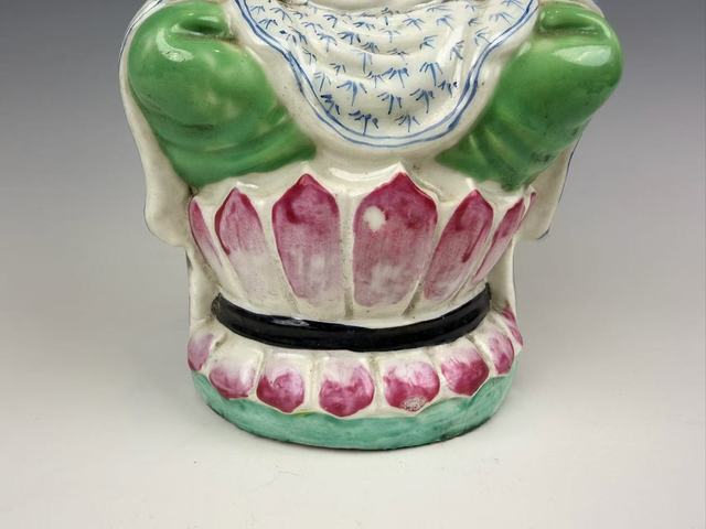 古玩陶瓷民國·粉彩觀音坐蓮造像真品鑒賞圖