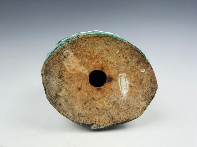 古玩陶瓷民國·粉彩觀音坐蓮造像真品鑒賞圖