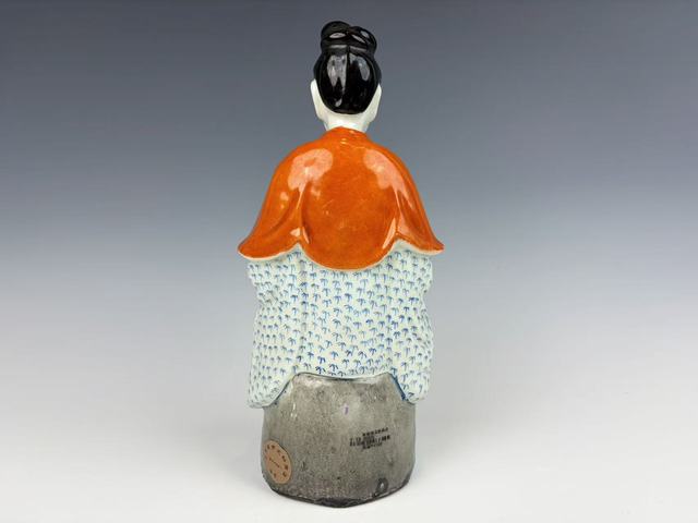 古玩陶瓷民國·粉彩觀音坐蓮造像真品鑒賞圖