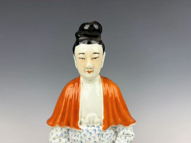 古玩陶瓷民國·粉彩觀音坐蓮造像真品鑒賞圖