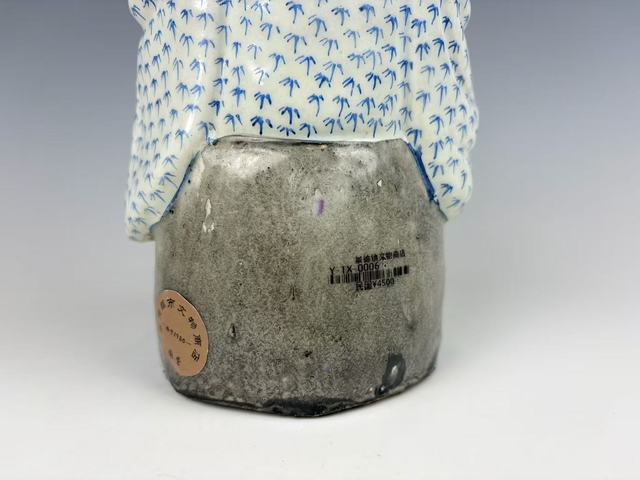 古玩陶瓷民國·粉彩觀音坐蓮造像真品鑒賞圖