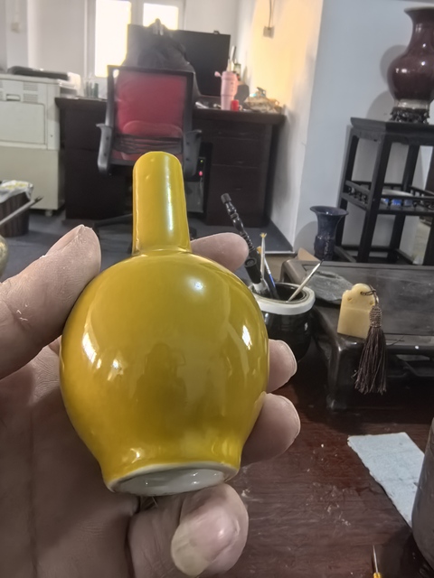 古玩陶瓷黃釉天球瓶真品鑒賞圖