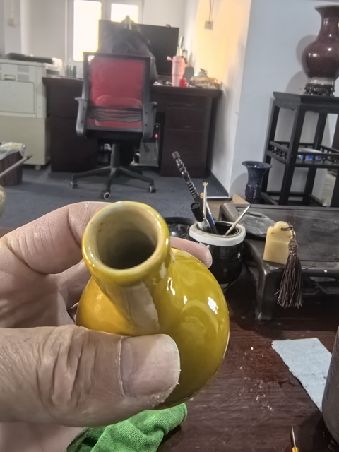 古玩陶瓷黃釉天球瓶真品鑒賞圖