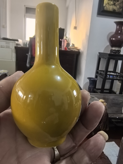 古玩陶瓷黃釉天球瓶真品鑒賞圖