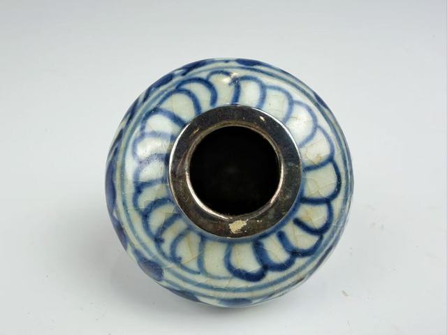 古玩陶瓷明晚期·青花開窗花卉文房水盂真品鑒賞圖