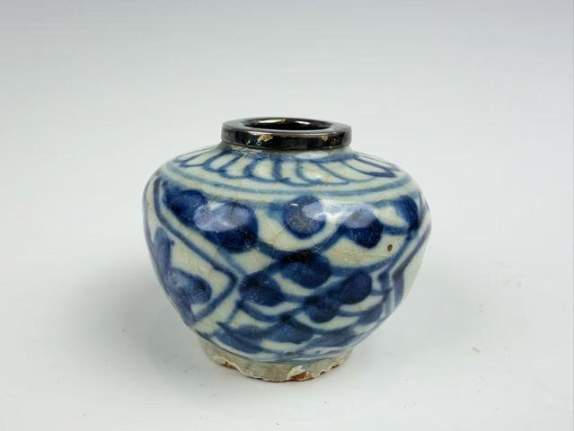 古玩陶瓷明晚期·青花開窗花卉文房水盂真品鑒賞圖