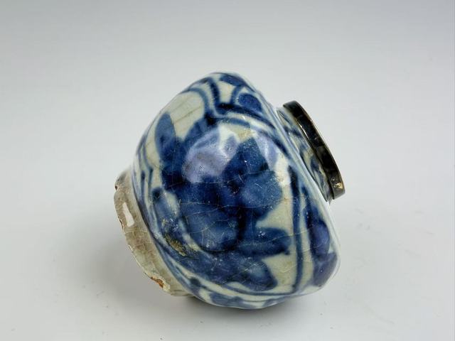 古玩陶瓷明晚期·青花開窗花卉文房水盂真品鑒賞圖