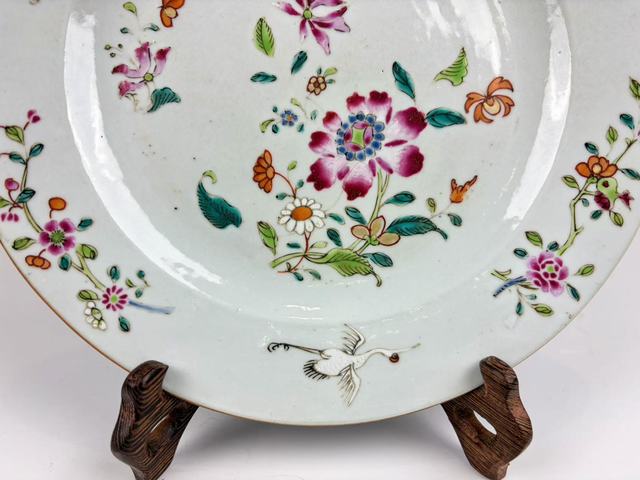 古玩陶瓷清乾隆．粉彩鶴紋折沿盤真品鑒賞圖