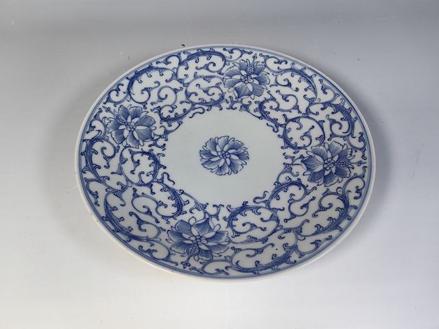 古玩陶瓷嘉慶線描青花花卉紋賞盤真品鑒賞圖