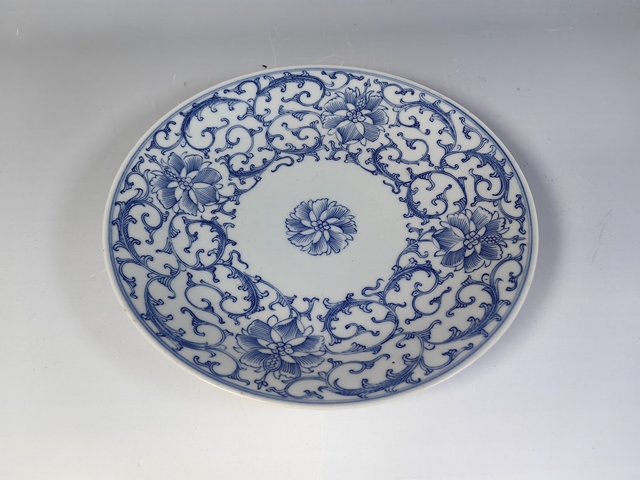 古玩陶瓷嘉慶線描青花花卉紋賞盤真品鑒賞圖