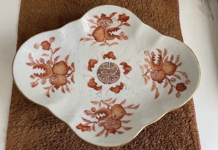 古玩陶瓷五福同壽三多桃蝠紋礬紅粉彩海棠盤真品鑒賞圖