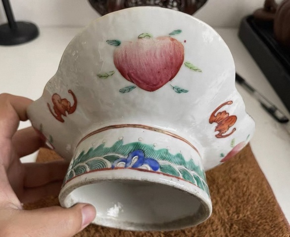 古玩陶瓷五福同壽三多桃蝠紋礬紅粉彩海棠盤真品鑒賞圖