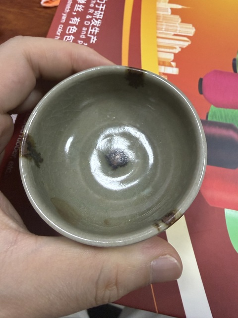 古玩陶瓷龍泉臥足杯真品鑒賞圖