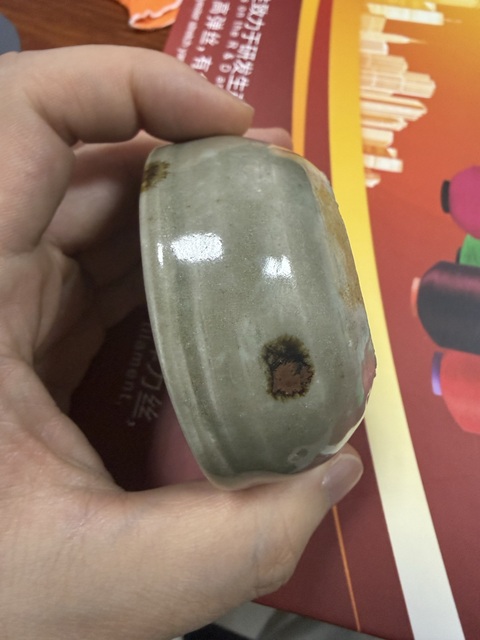 古玩陶瓷龍泉臥足杯真品鑒賞圖