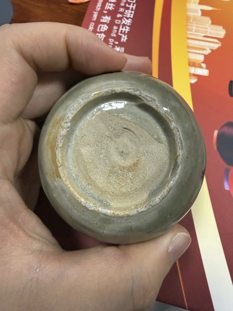 古玩陶瓷龍泉臥足杯真品鑒賞圖