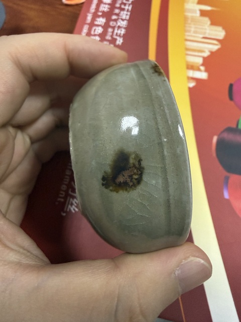 古玩陶瓷龍泉臥足杯真品鑒賞圖