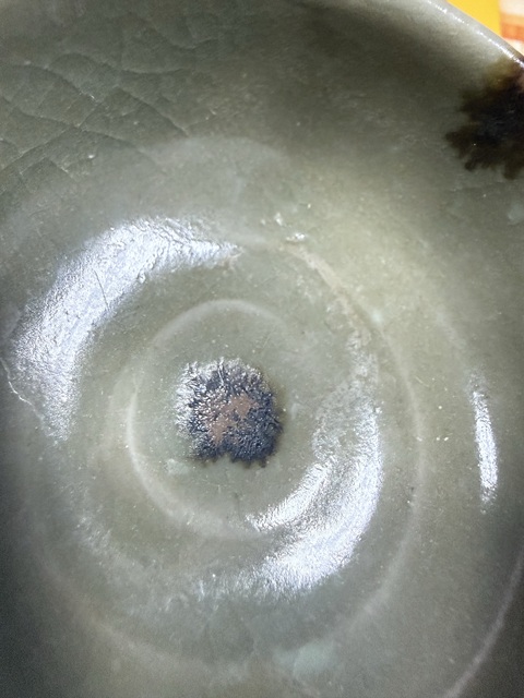 古玩陶瓷龍泉臥足杯真品鑒賞圖