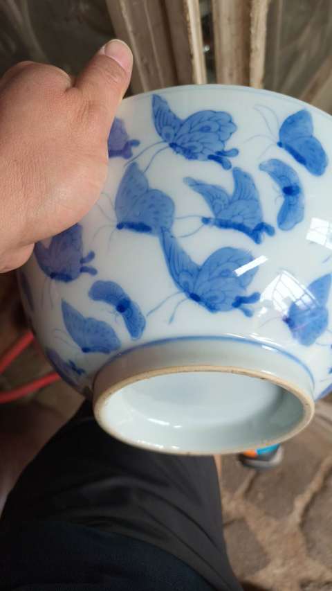 古玩陶瓷蝶紋青花碗真品鑒賞圖