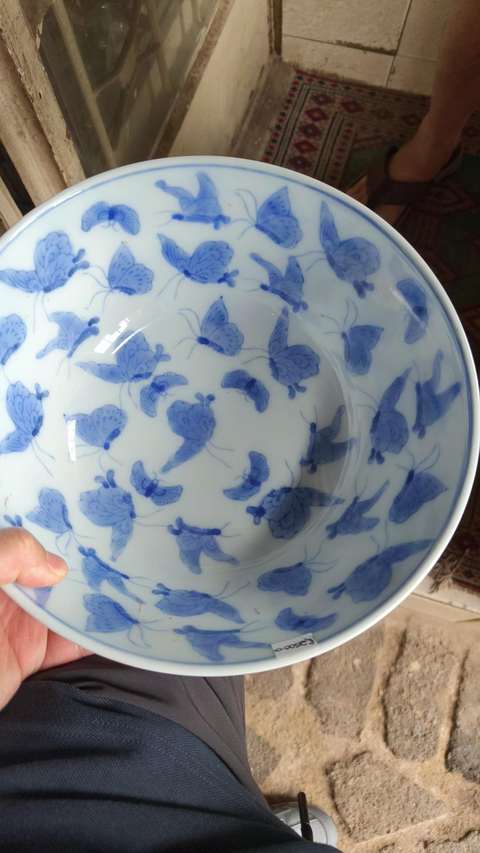 古玩陶瓷蝶紋青花碗真品鑒賞圖