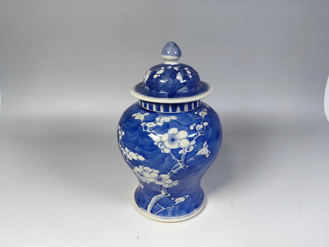 古玩陶瓷晚清冰梅青花將軍罐真品鑒賞圖