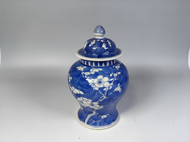 古玩陶瓷晚清冰梅青花將軍罐真品鑒賞圖