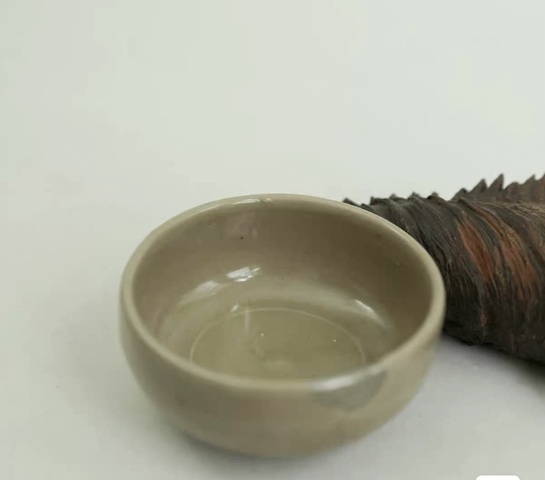 古玩陶瓷龍泉青瓷杯真品鑒賞圖