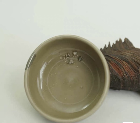 古玩陶瓷龍泉青瓷杯真品鑒賞圖