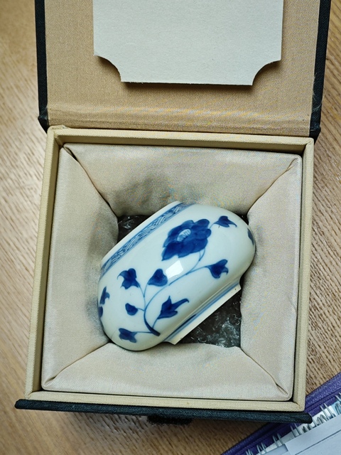 古玩陶瓷青花纏枝花卉紋水盂真品鑒賞圖