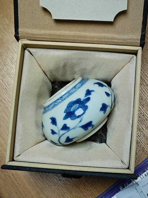 古玩陶瓷青花纏枝花卉紋水盂真品鑒賞圖