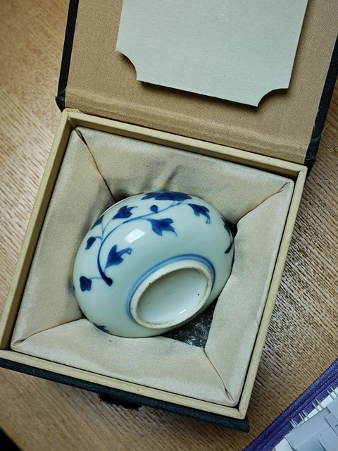 古玩陶瓷青花纏枝花卉紋水盂真品鑒賞圖