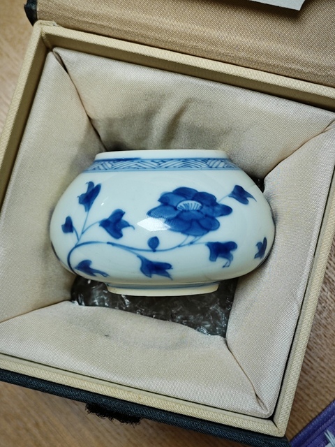 古玩陶瓷青花纏枝花卉紋水盂真品鑒賞圖