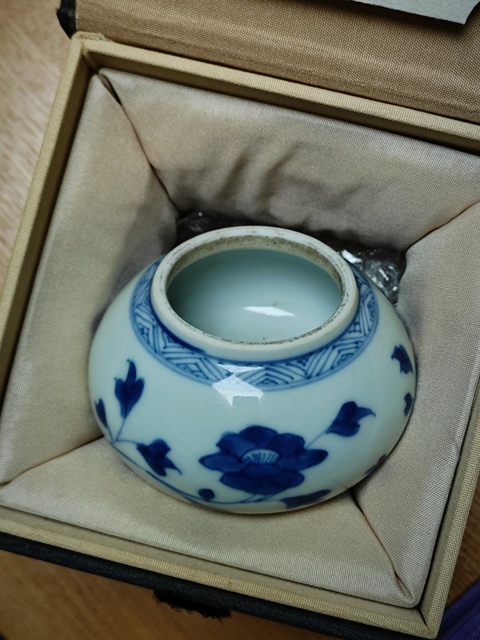 古玩陶瓷青花纏枝花卉紋水盂真品鑒賞圖